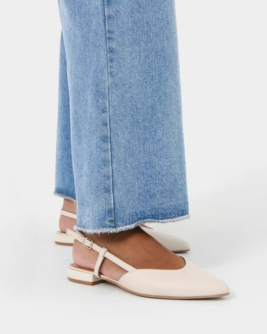 Liyana Leather Flat