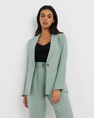 Forcast Clothing, the Mia Single Button Blazer is designed with a relax fit in a soft textured fabric. The perfect pick for achieving that effortlessly feminine chic look