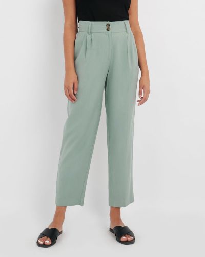 Forcast Clothing, the Mia Tapered Trousers is designed with a relax fit in a soft textured fabric. The perfect pick for achieving that effortlessly feminine chic look