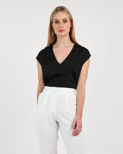 Forcast Clothing, the Carla V-Neck Blouse, features clean and crisp design making it an effortlessly elegant choice 