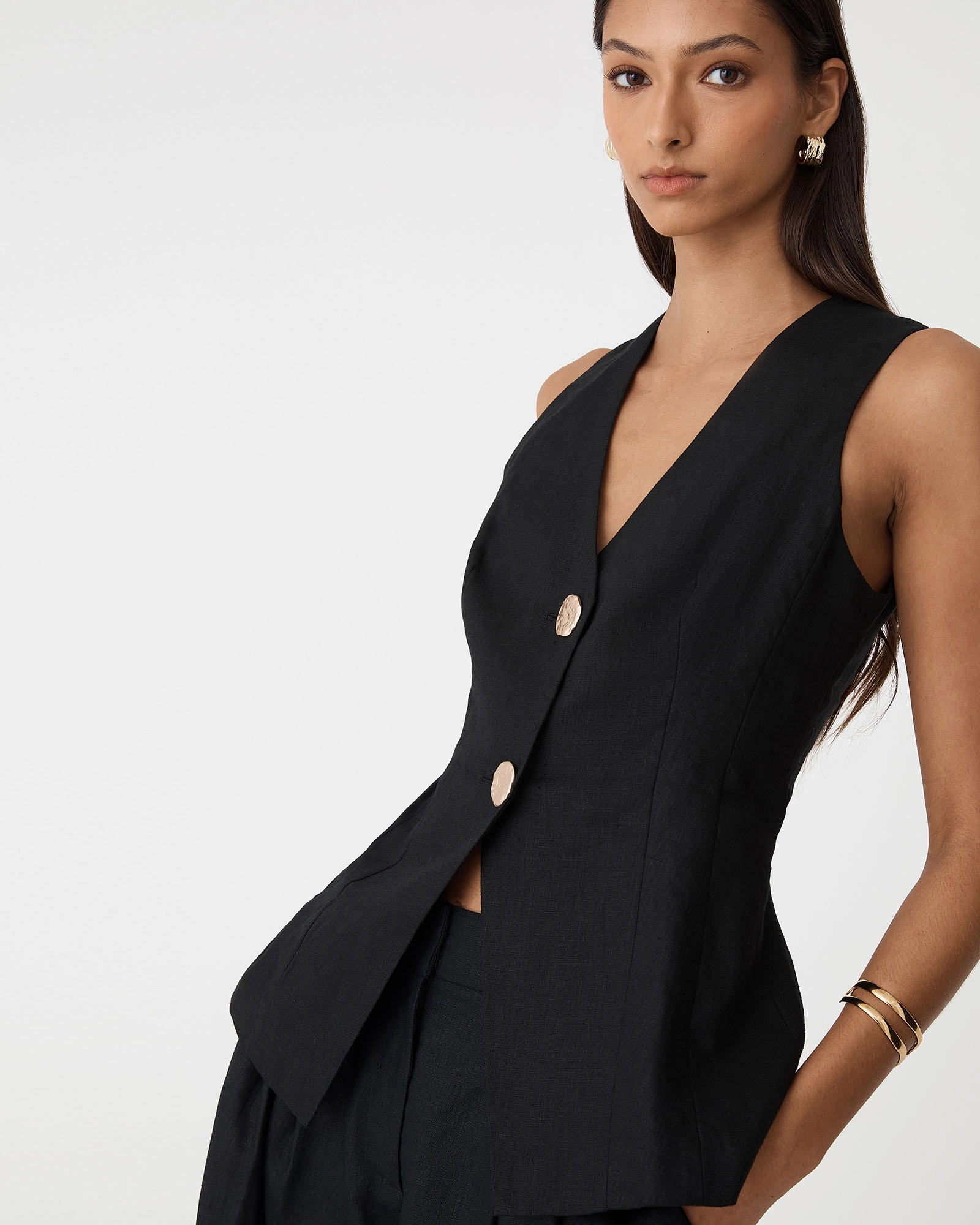 Ami V-neck Linen Vest