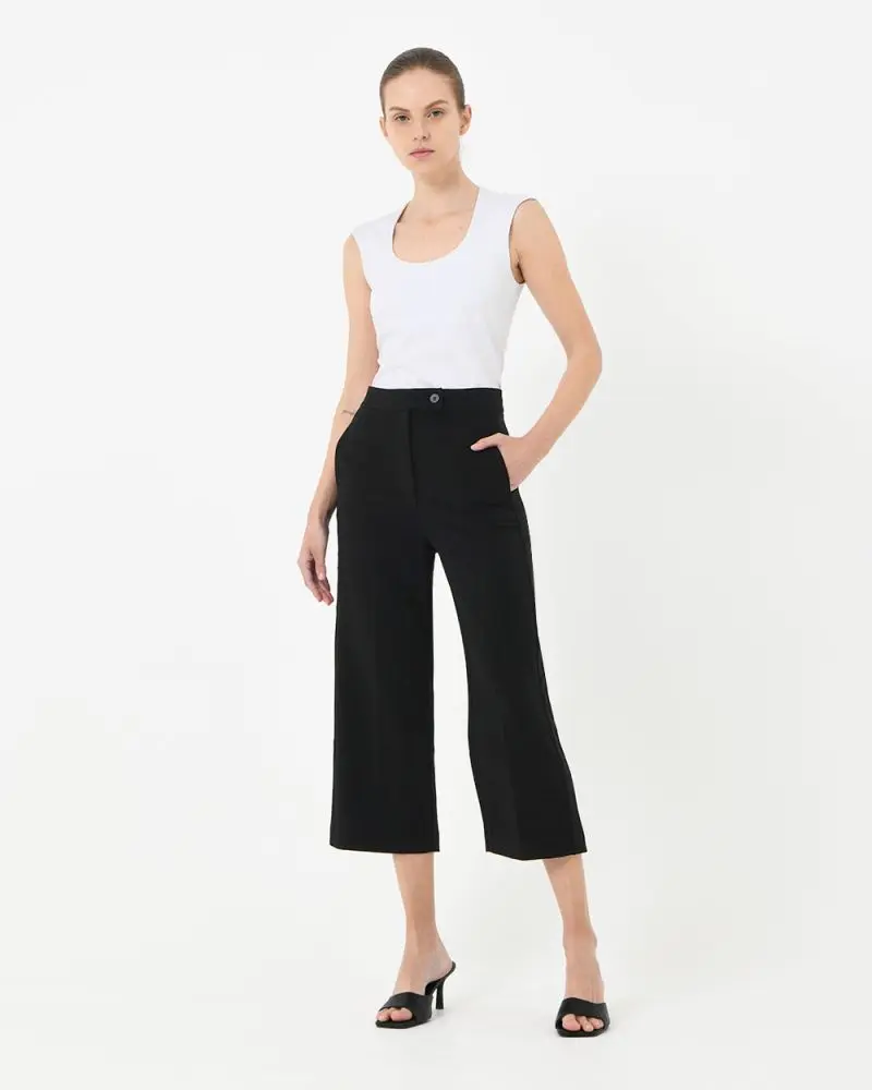 Forcast Clothing, the Inara Side Panel Pants, featuring straight leg legged in a cropped design 