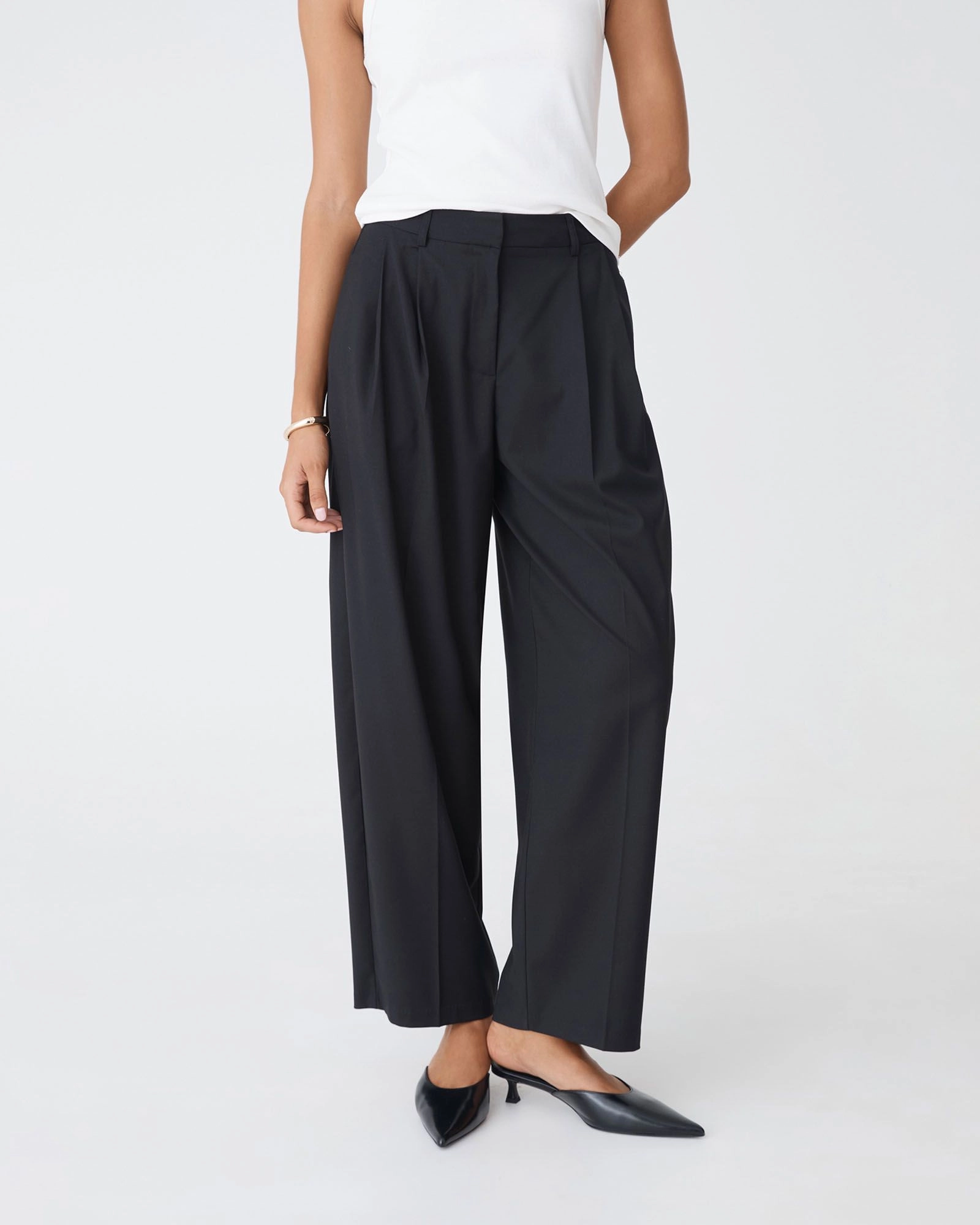 Forcast Clothing - Matilda Relaxed Barrel Pants