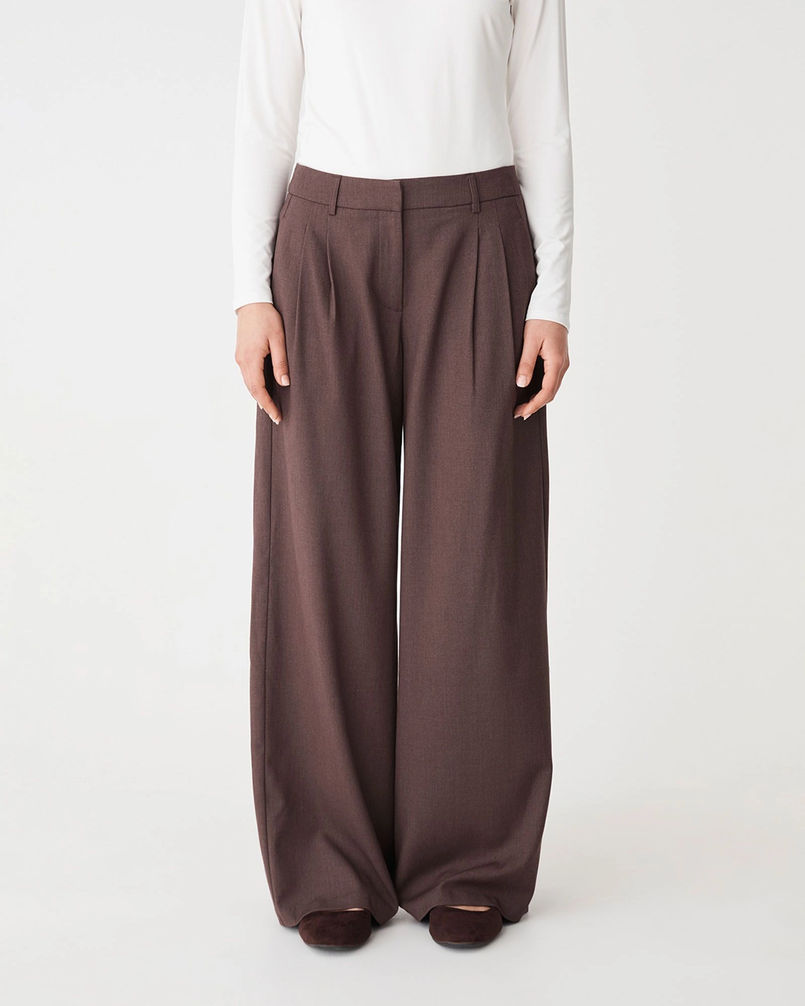 Forcast Clothing - Arden Mid Rise Pleated Pants