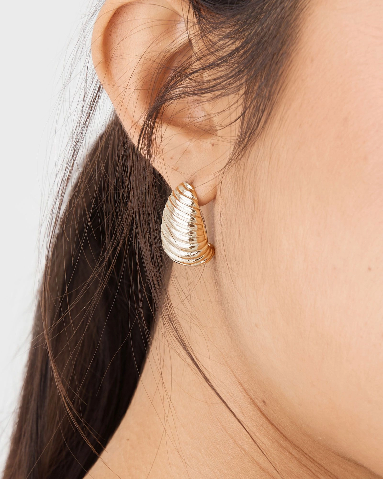 Forcast Accessories - Nora Ribbed Earrings