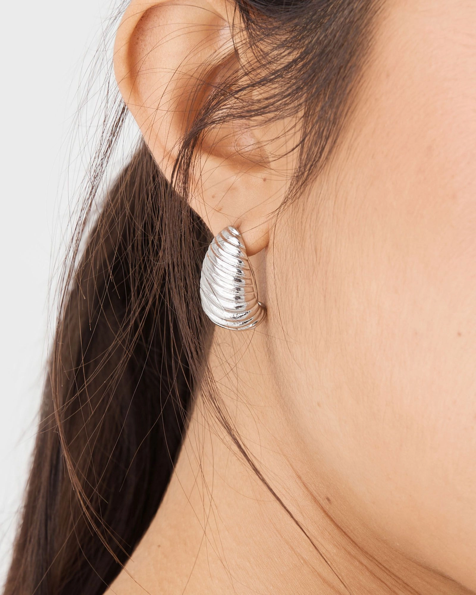 Forcast Accessories - Nora Ribbed Earrings