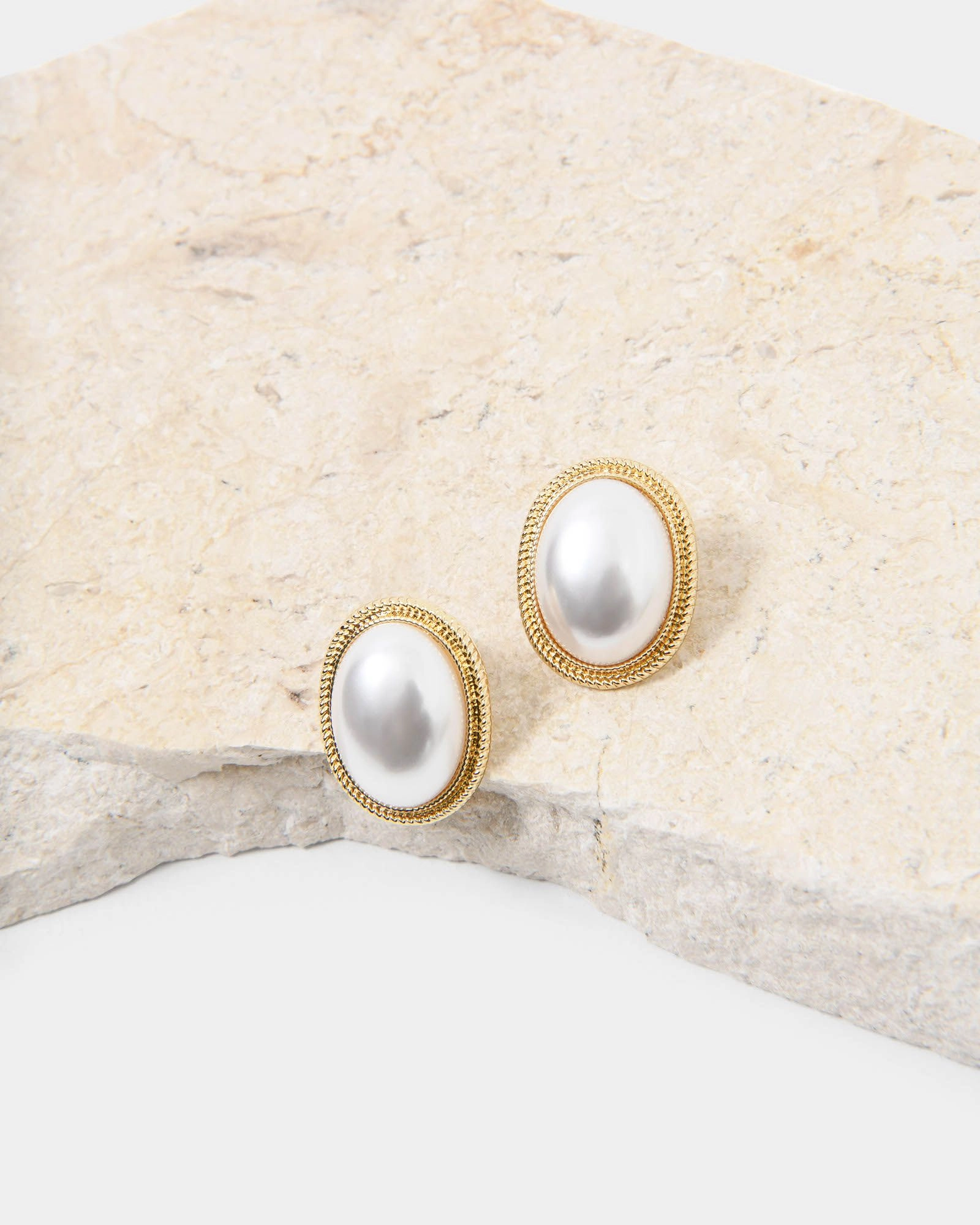 Forcast Accessories - Dianna Pearl Earrings