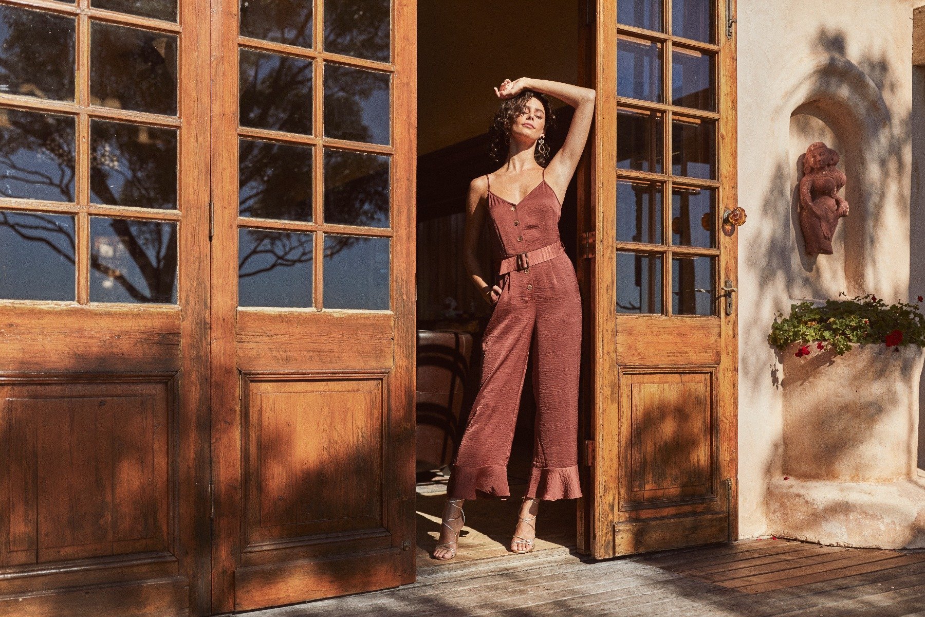 Model Wearing Forcast 2019 Summer Collection